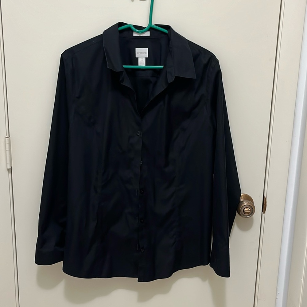 Chico’s no-iron blouse. Size 3 (large).